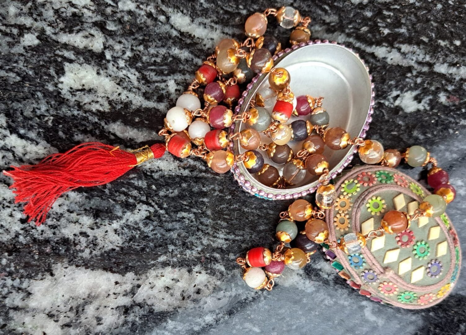 Meditar con mantras. Mala de piedras